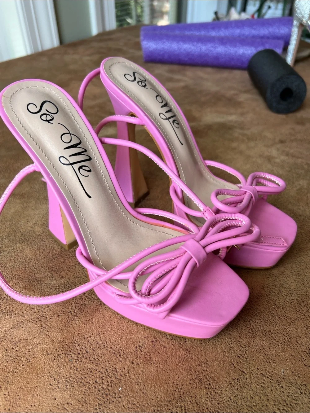 So Me Bubblegum Pink Strappy Bow Heeled Sandals. Size 6.5